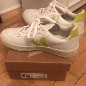 Veja V-10 Brand New